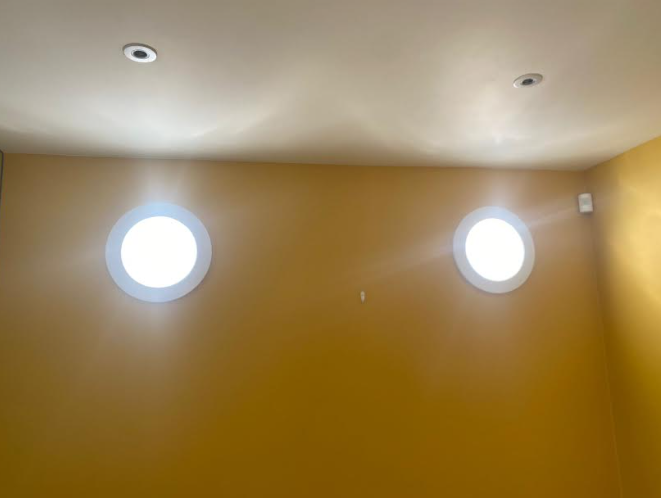 Das SunTube-Seitenwandsystem leitet Tageslicht horizontal durch die Außenwand in innenliegende Räume.